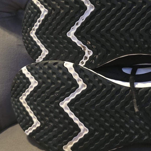 Nike Revolution Men's Black and White Athletic Shoes - Picture 16 of 16